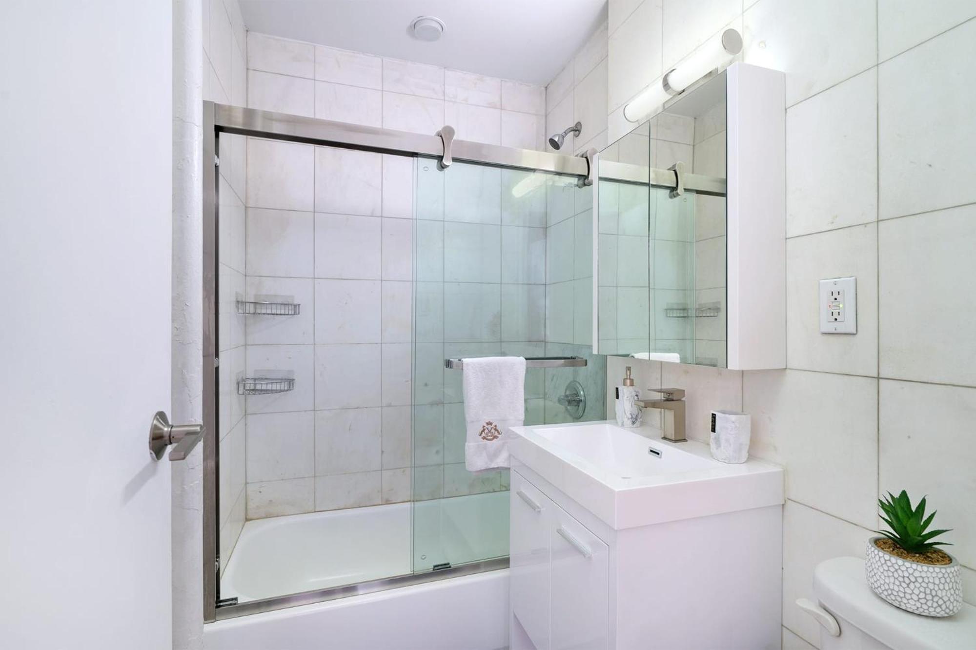 444-3e Contemporary 1br In Hell's Kitchen Appartamento *